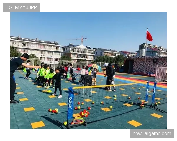 手抛球规则：双手过头、双脚位置与二次触球限定